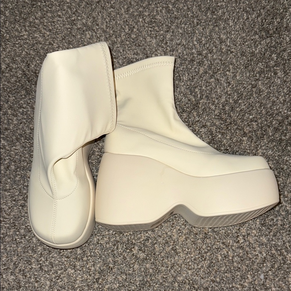 Women's Cream Platform GOGO Boots